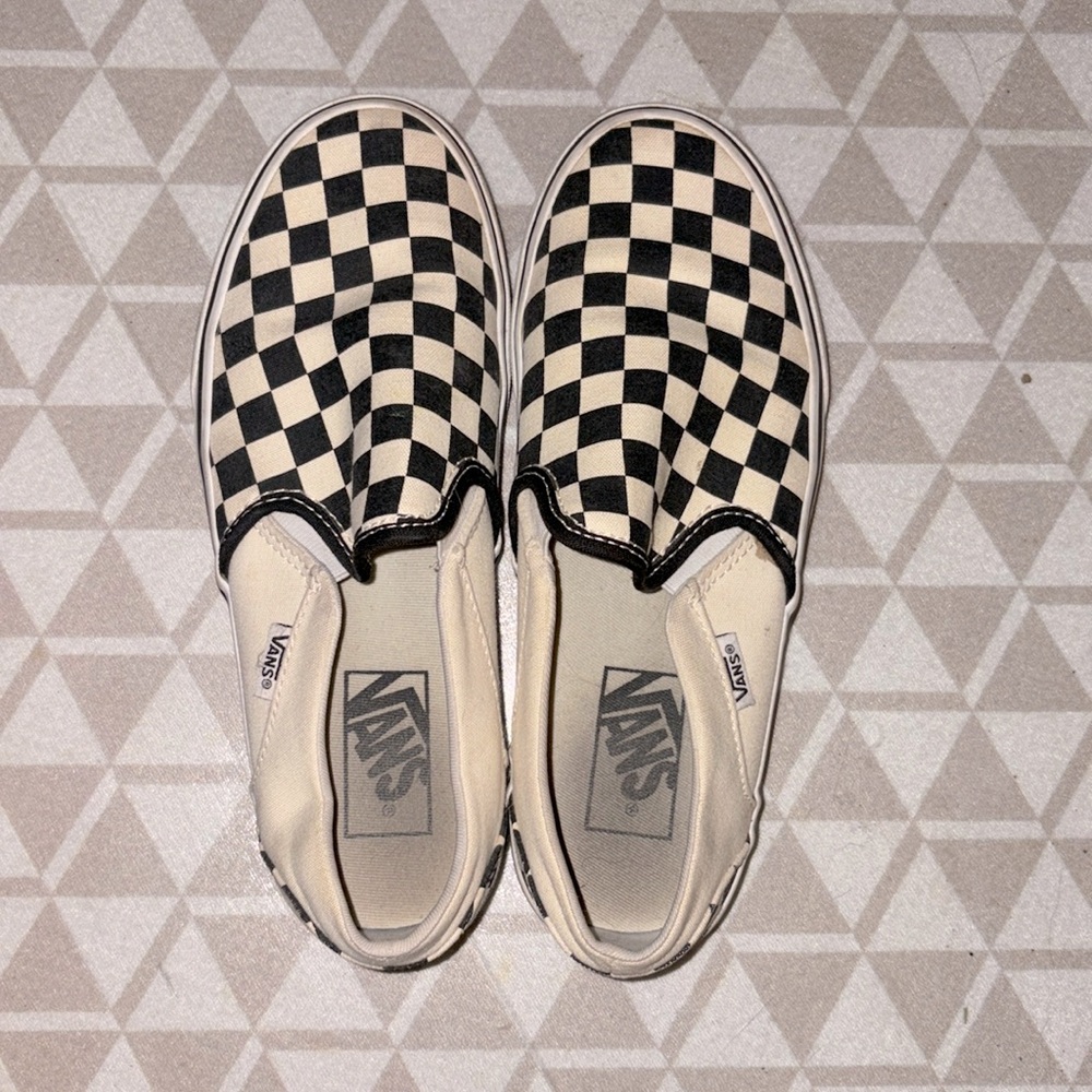 Will be cleaned before sold, original checkered vans, size 7 in women’s.